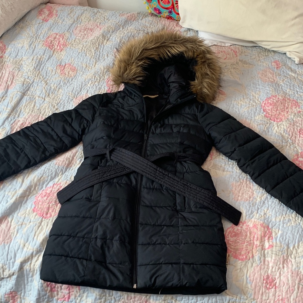 Women's black puffer coat with faux fur hood 🖤